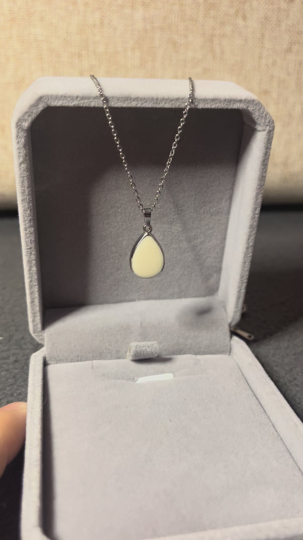 Mother’s Glow  – Drop of Milk Silver