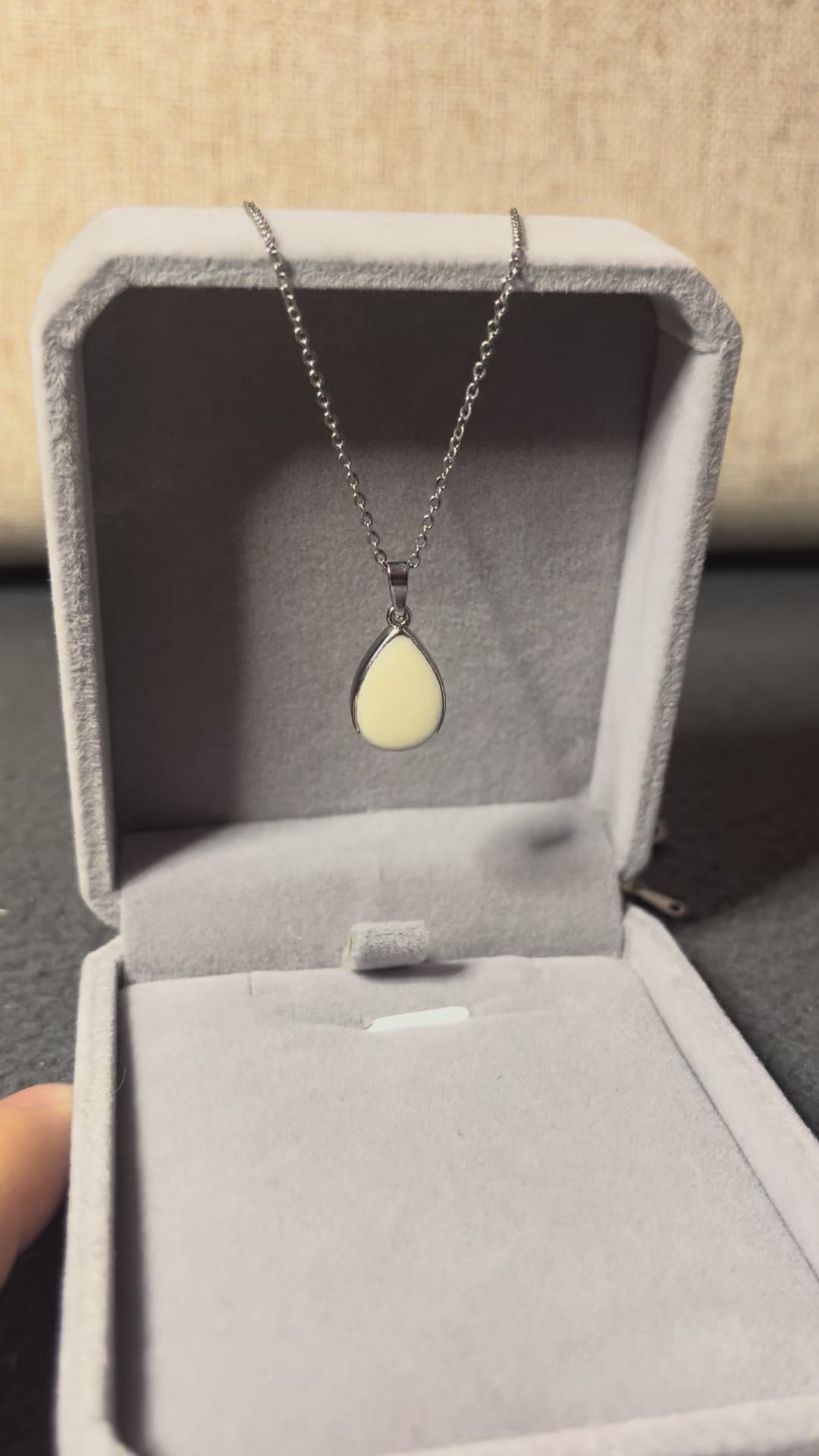 Mother’s Glow  – Drop of Milk Silver